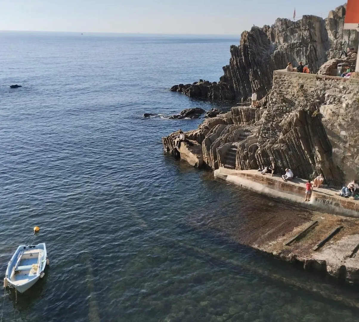 Casa Vacanze Andrea La Tua Base Per Visitare Il Mare Delle Cinque Terre Apartment La Spezia Italy